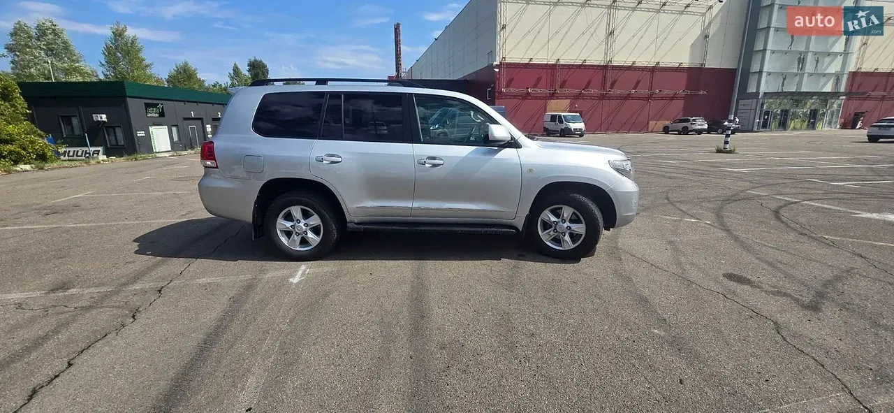 Toyota Land Cruiser 2011 photo 3