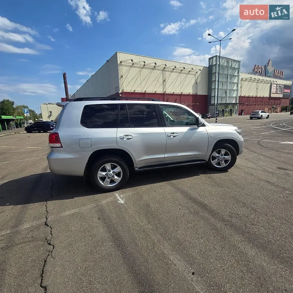 Toyota Land Cruiser 2011 photo 5
