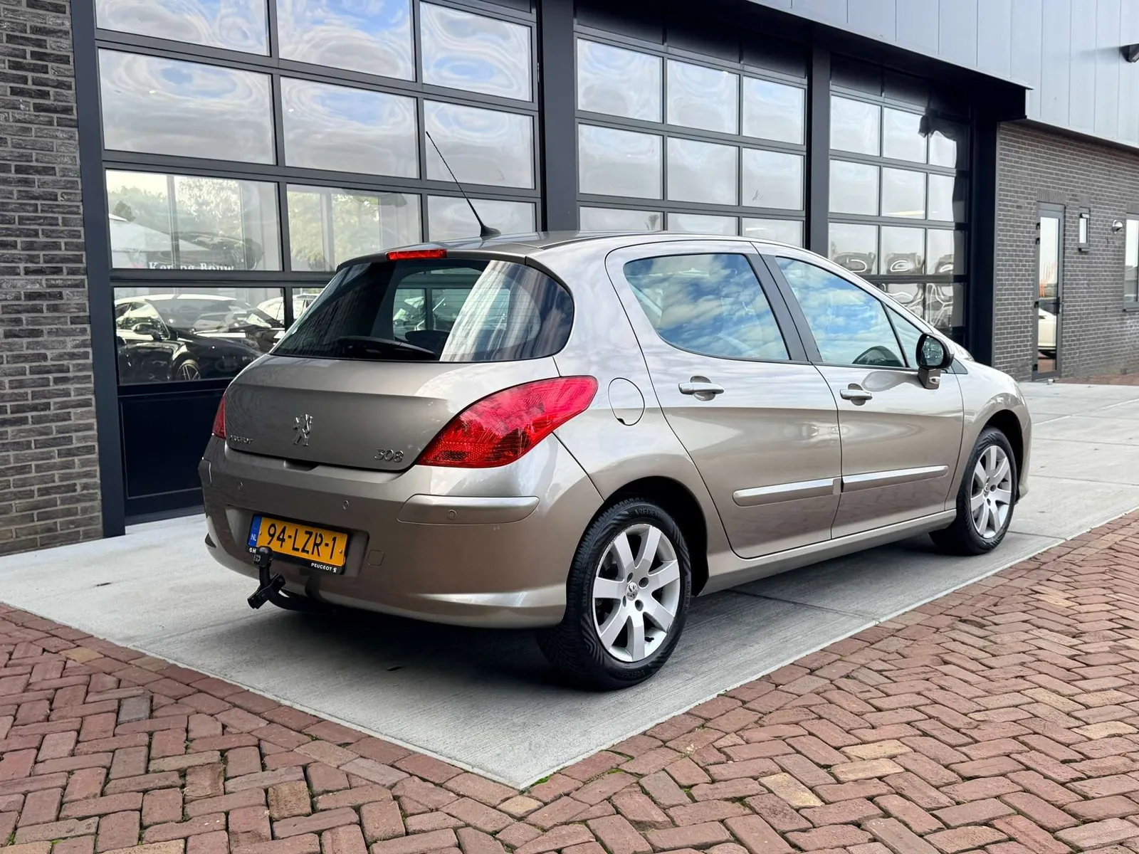 Peugeot 308 2010 photo 2