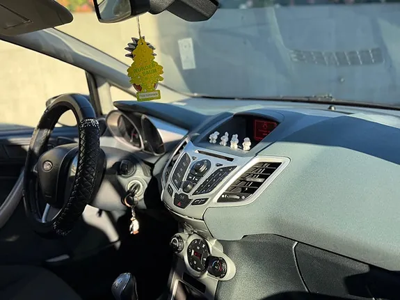 Ford Fiesta 2010 photo 5