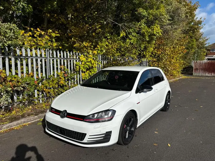 Volkswagen Golf 2015 photo 2