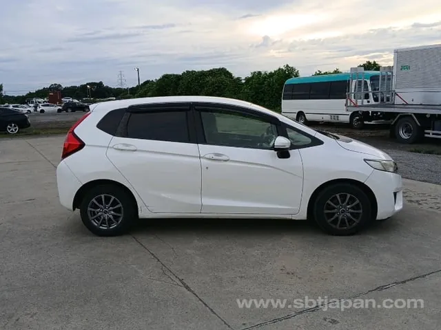 Honda Fit 2016 photo 2