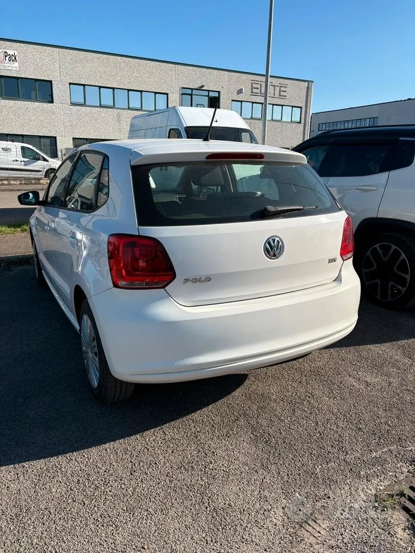 Volkswagen Polo 2011 photo 2