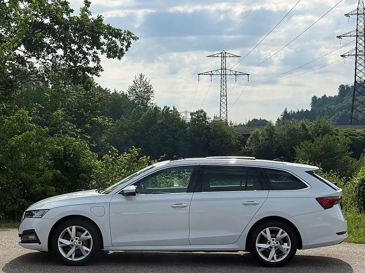 Skoda Octavia 2021 photo 2
