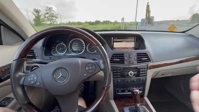 Mercedes-Benz E-Class 2010 photo 2