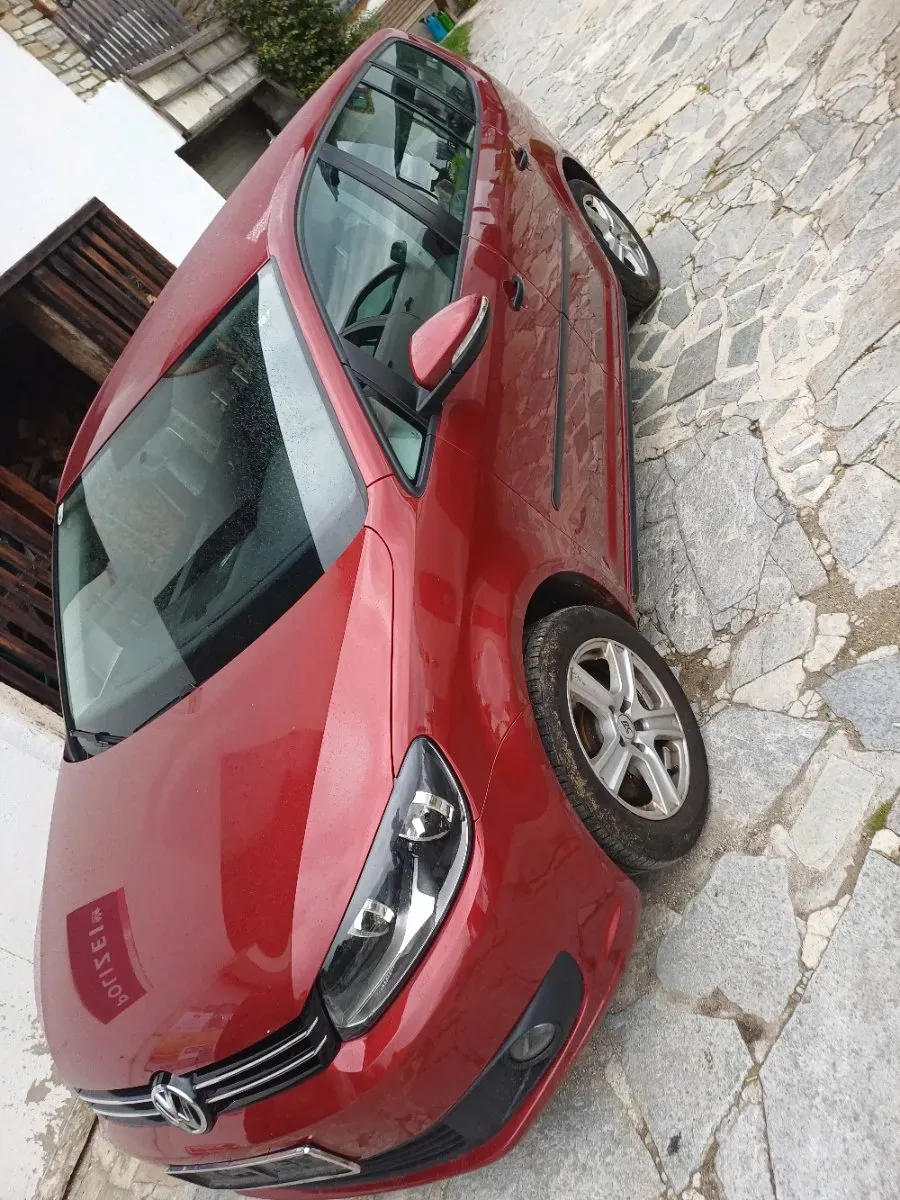 Volkswagen Touran 2012 photo 3