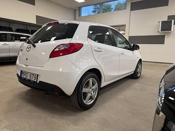 Mazda 2 2010 photo 5