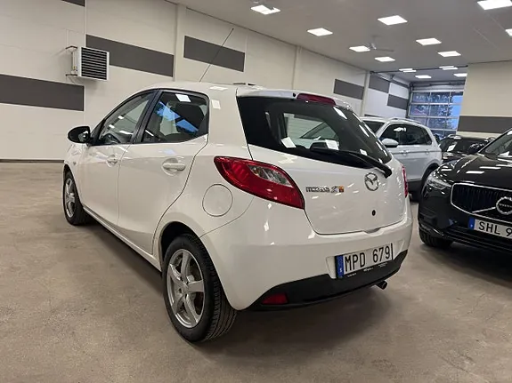 Mazda 2 2010 photo 4