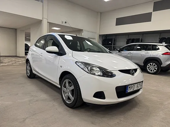 Mazda 2 2010 photo 3