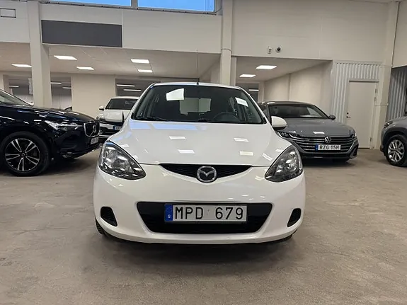 Mazda 2 2010 photo 2