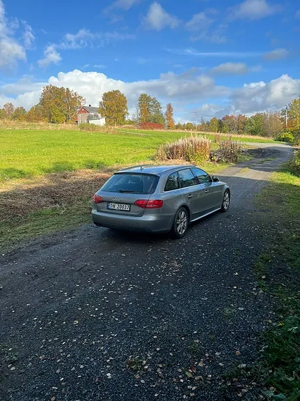 Audi A4 2009 photo 2