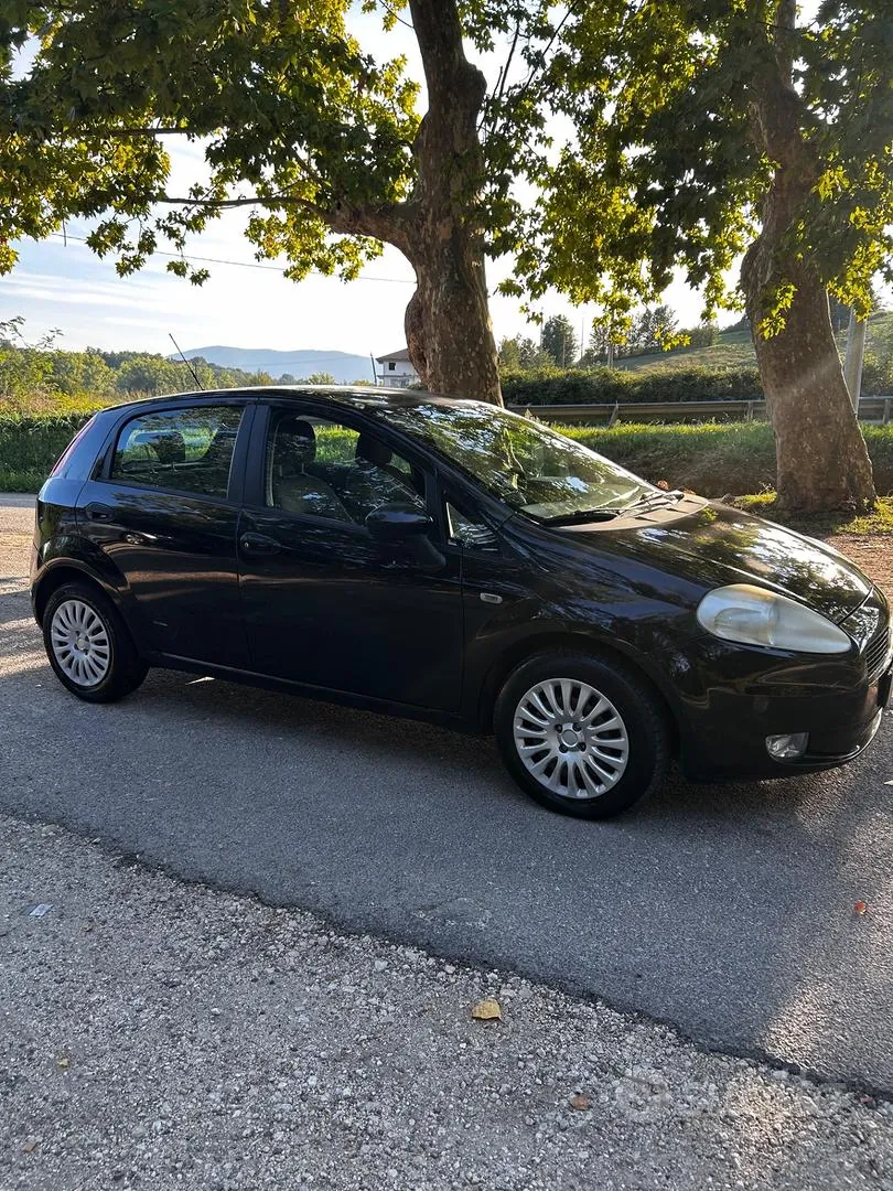 Fiat Grande Punto 2009 photo 3