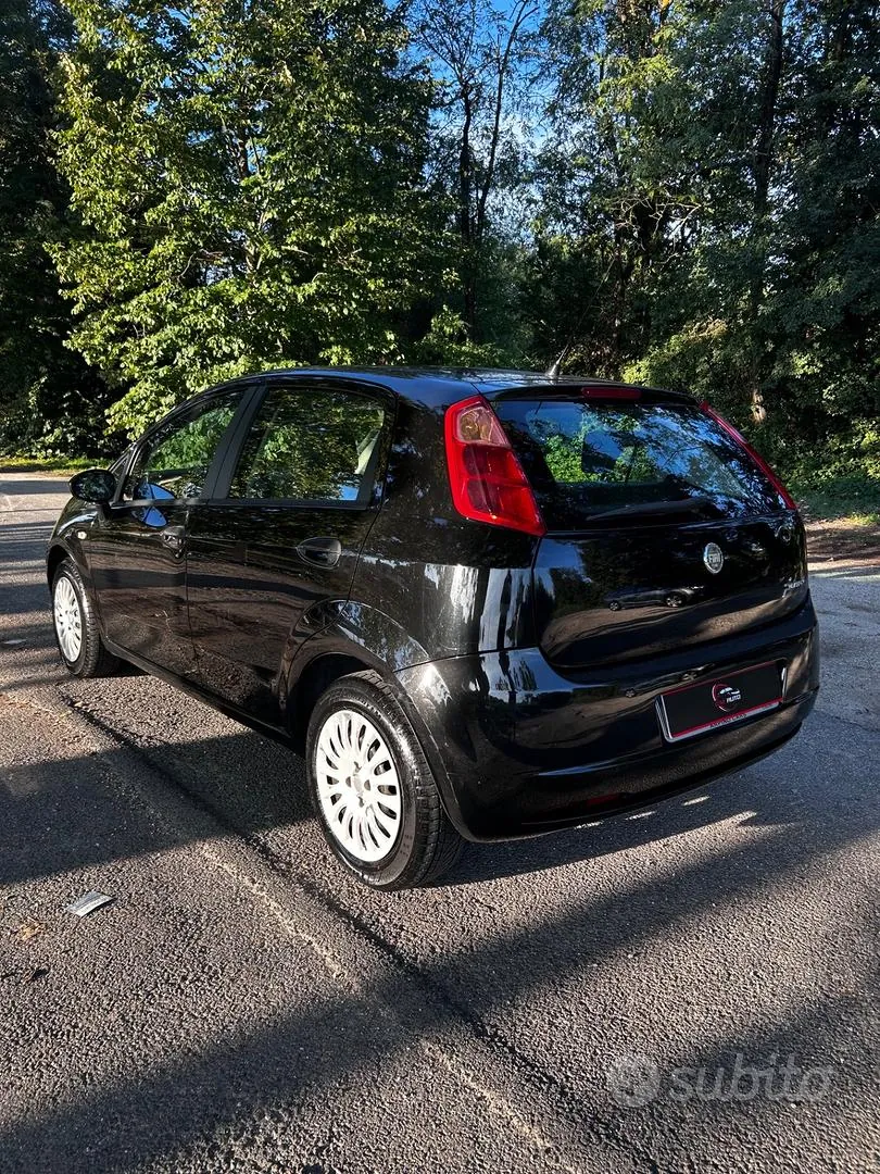 Fiat Grande Punto 2009 photo 2