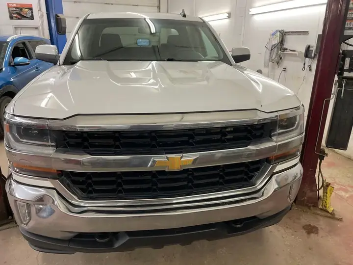Chevrolet C/K Pickup 1500 2018 photo 2