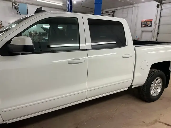 Chevrolet C/K Pickup 1500 2018 photo 3