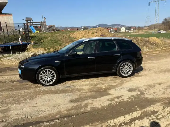Alfa Romeo 159 2007 photo 2