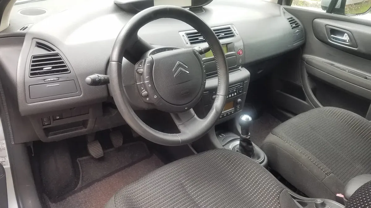 Citroen C4 2010 photo 3
