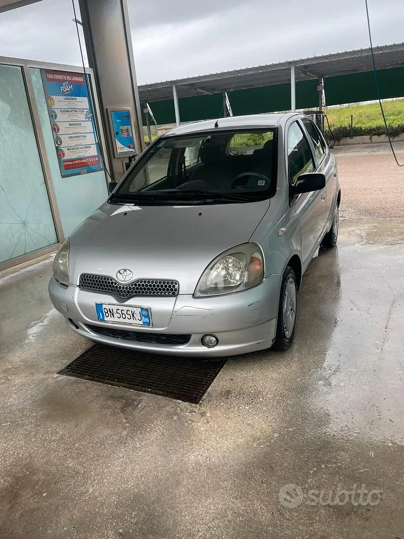 Toyota Yaris 2000 photo 2