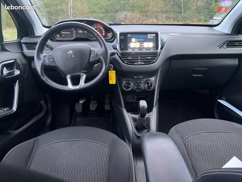 Peugeot 208 2019 photo 5