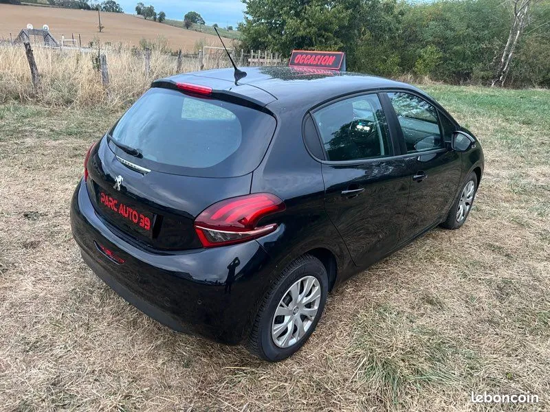 Peugeot 208 2019 photo 4
