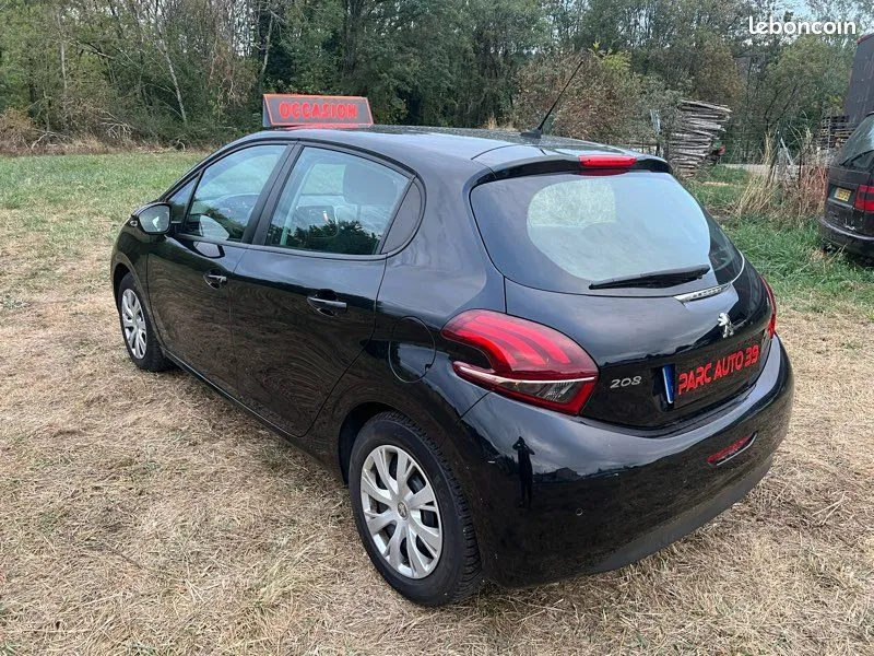 Peugeot 208 2019 photo 3