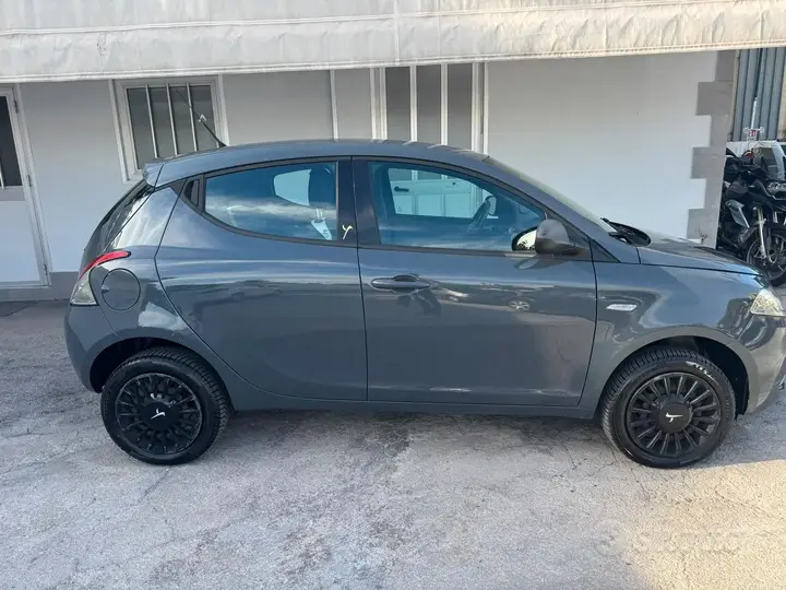 Lancia Ypsilon 2014 photo 4