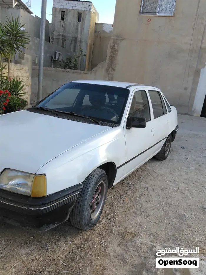 Opel Kadett 1988 photo 2