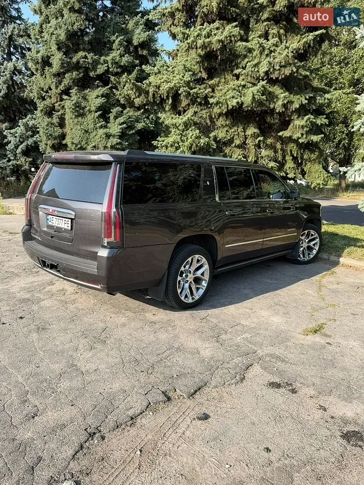 GMC Yukon 2015 photo 2