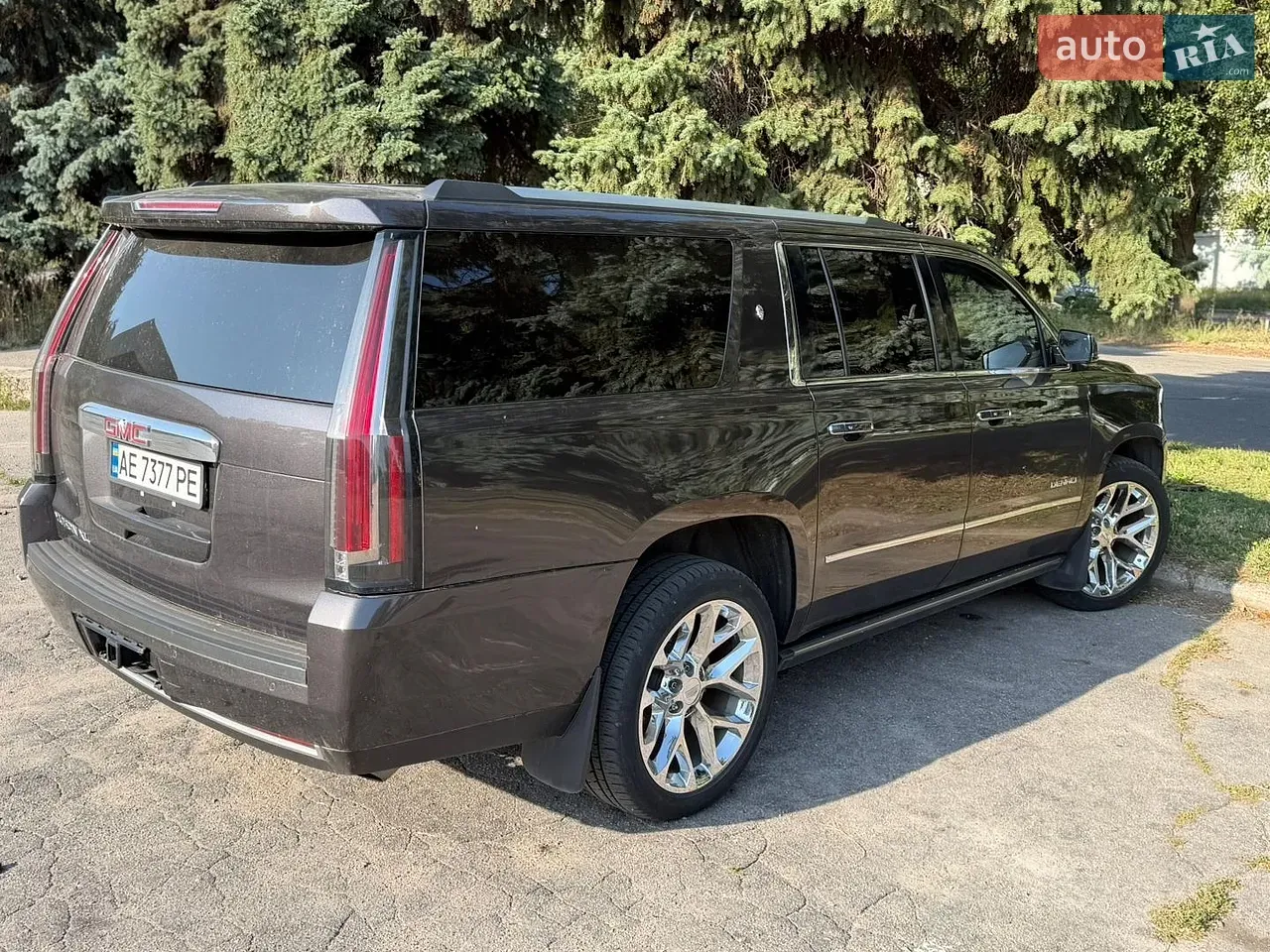 GMC Yukon 2015 photo 3