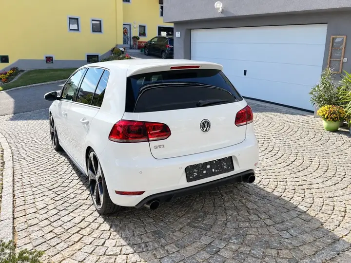 Volkswagen Golf Gti 2012 photo 3
