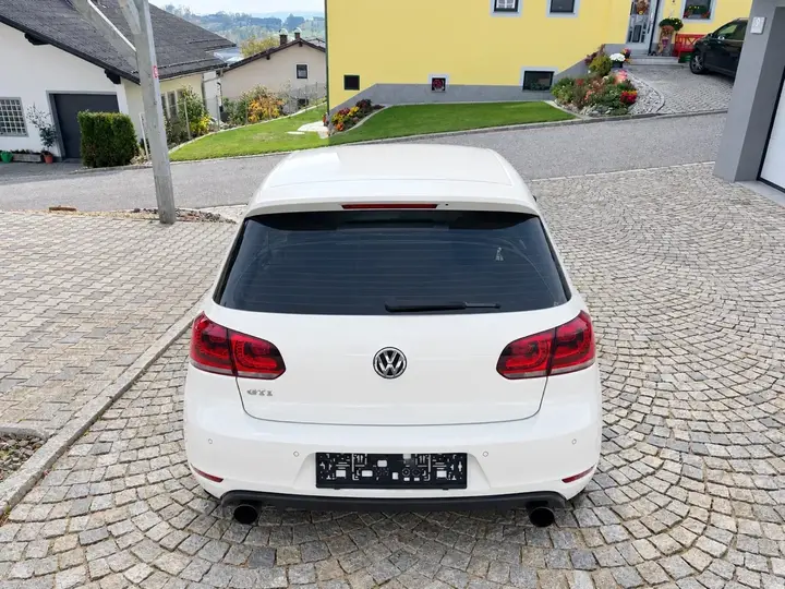 Volkswagen Golf Gti 2012 photo 2