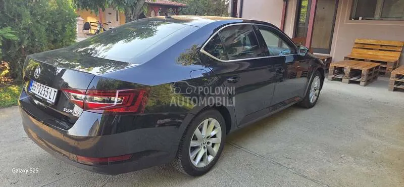 Skoda Superb 2015 photo 5