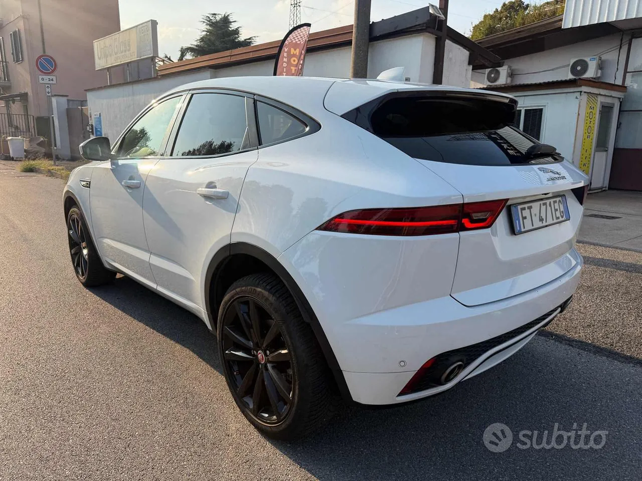 Jaguar E-Pace 2019 photo 3