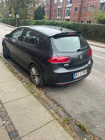 Seat Leon 2011 photo 2