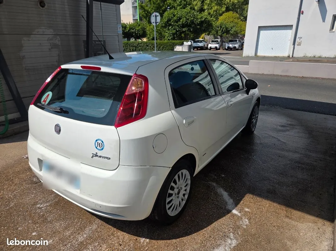Fiat Grande Punto 2008 photo 2