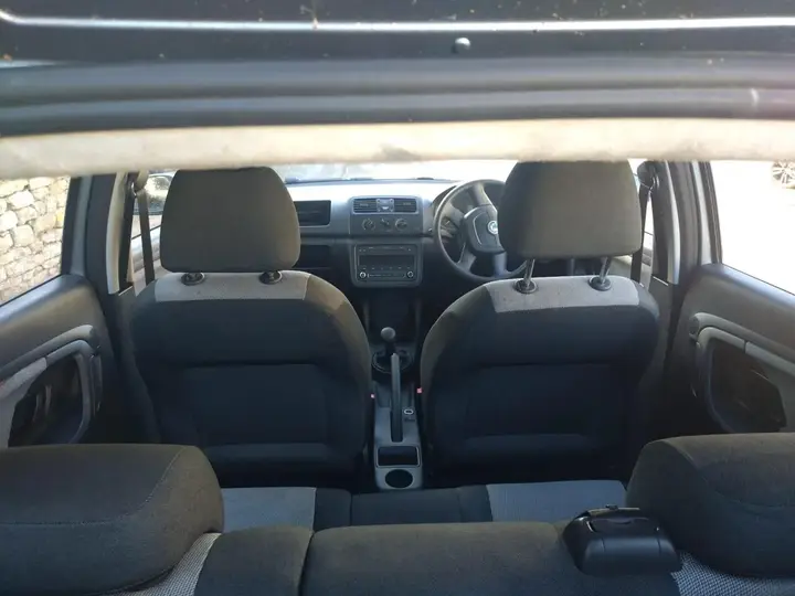 Skoda Fabia 2012 photo 4