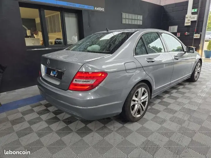 Mercedes-Benz C-Class 2011 photo 3