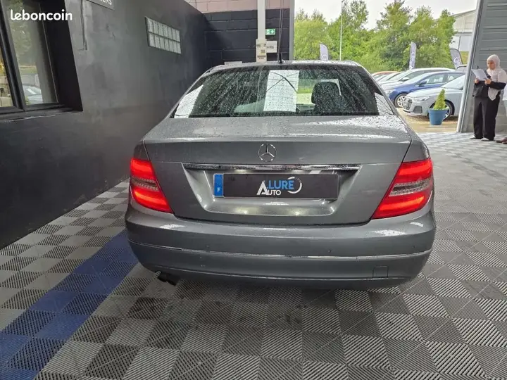 Mercedes-Benz C-Class 2011 photo 4
