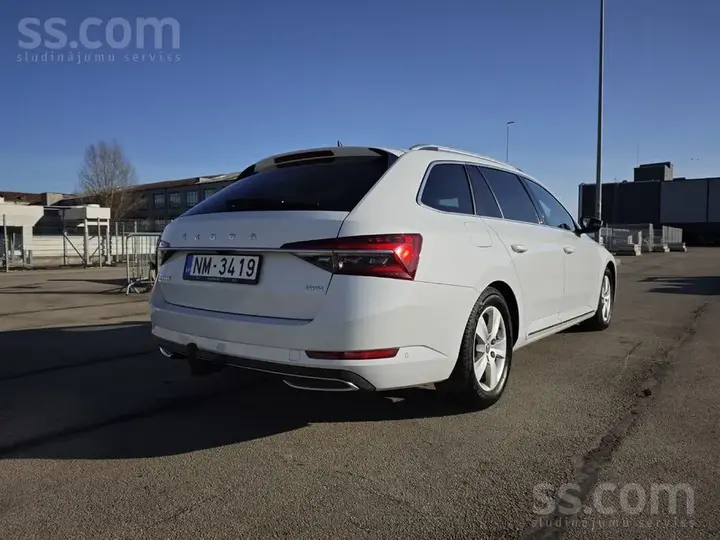 Skoda Superb 2019 photo 5