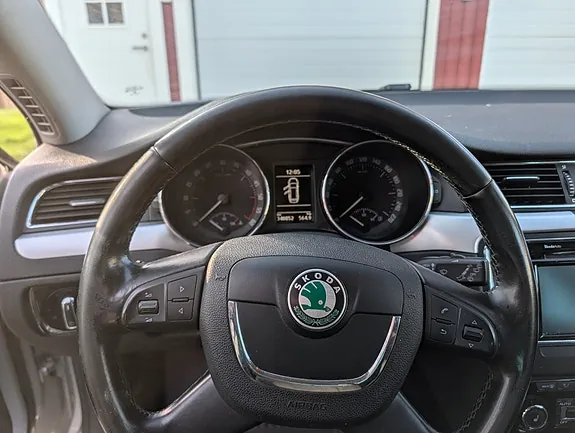 Skoda Superb 2012 photo 5