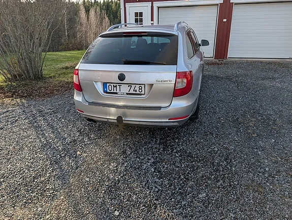 Skoda Superb 2012 photo 3