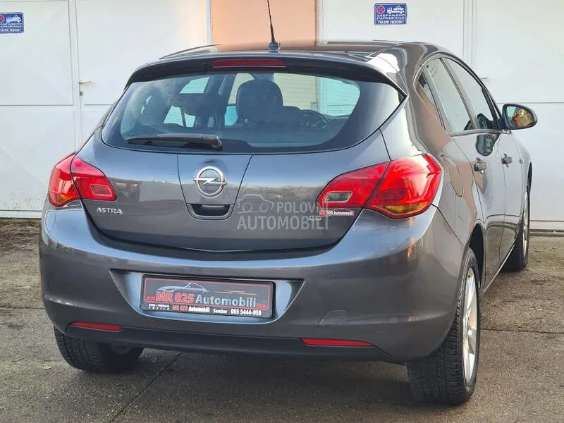 Opel Astra 2012 photo 5