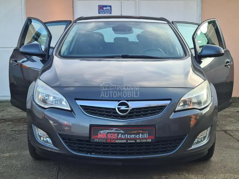 Opel Astra 2012 photo 3