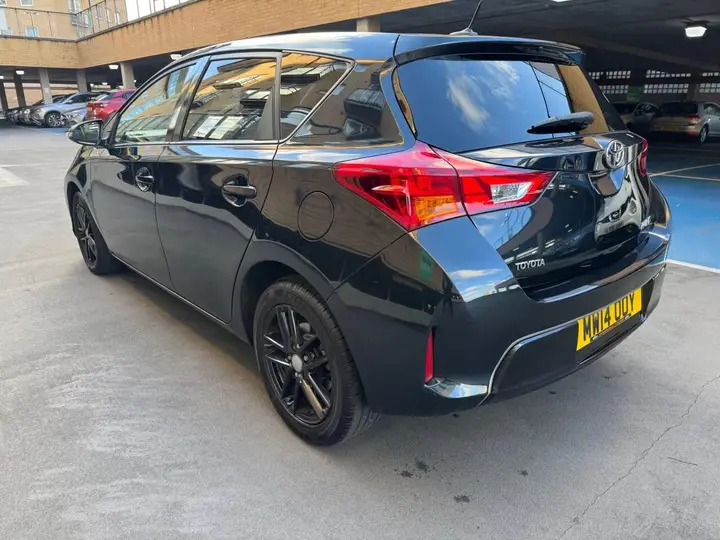 Toyota Auris 2014 photo 5