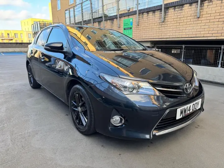 Toyota Auris 2014 photo 2