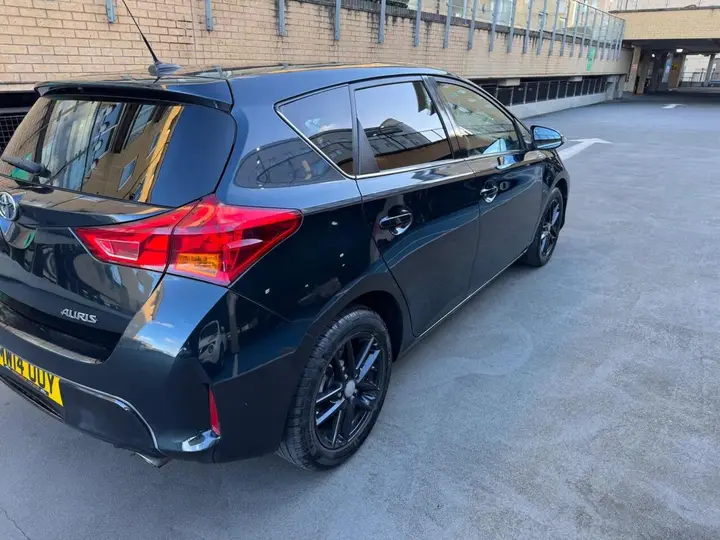 Toyota Auris 2014 photo 4