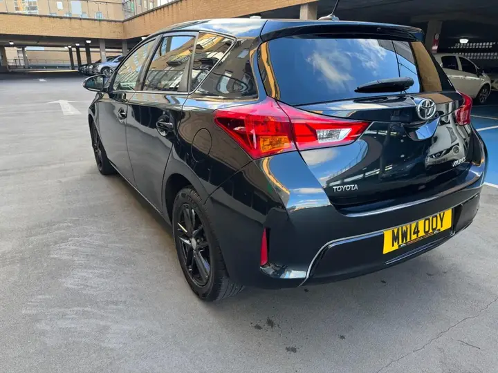 Toyota Auris 2014 photo 3