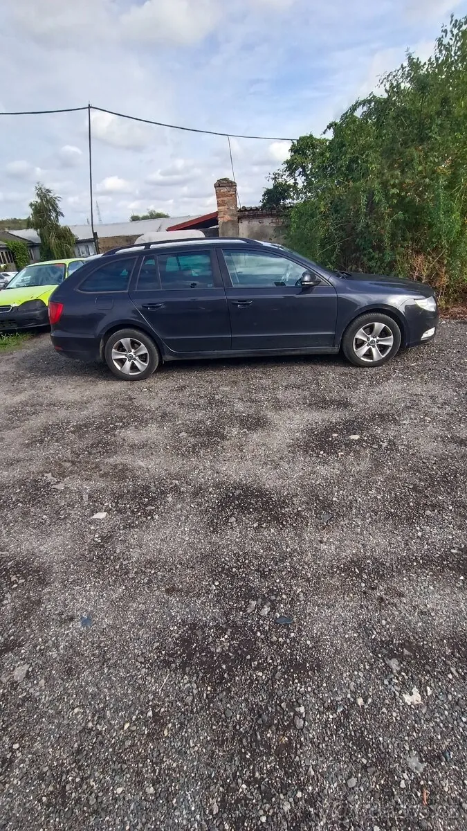 Skoda Superb 2012 photo 2