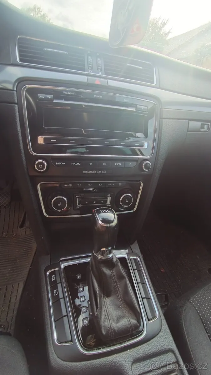 Skoda Superb 2012 photo 5