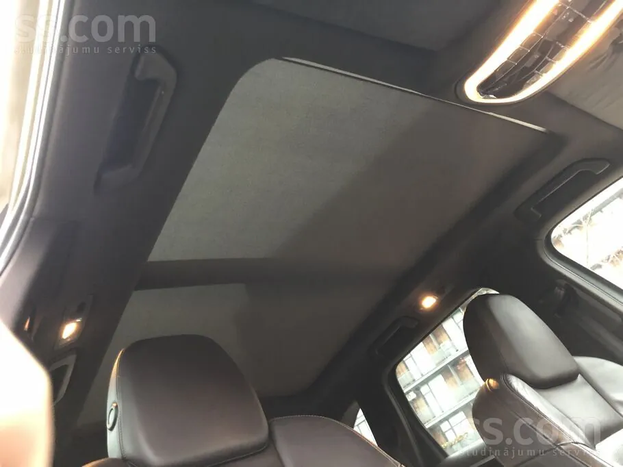 Porsche Cayenne 2012 photo 2